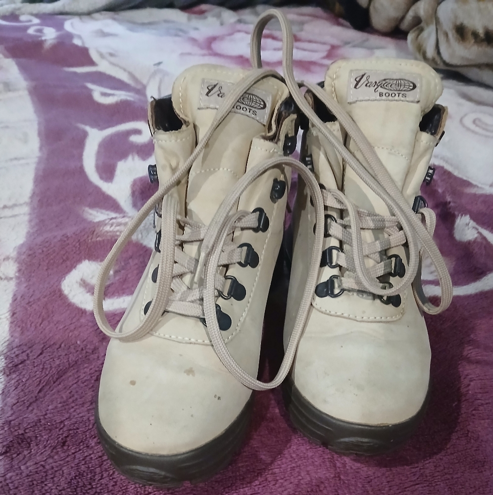 Vasque Cream Outdoor Boots